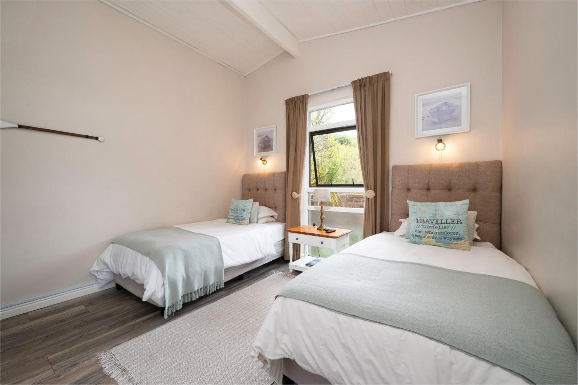 Admirals Lodge Guest House And Brightways Self Catering Apartments ポート・エリザベス エクステリア 写真
