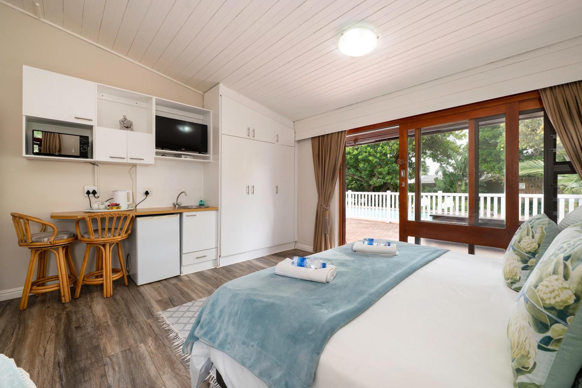Admirals Lodge Guest House And Brightways Self Catering Apartments ポート・エリザベス エクステリア 写真