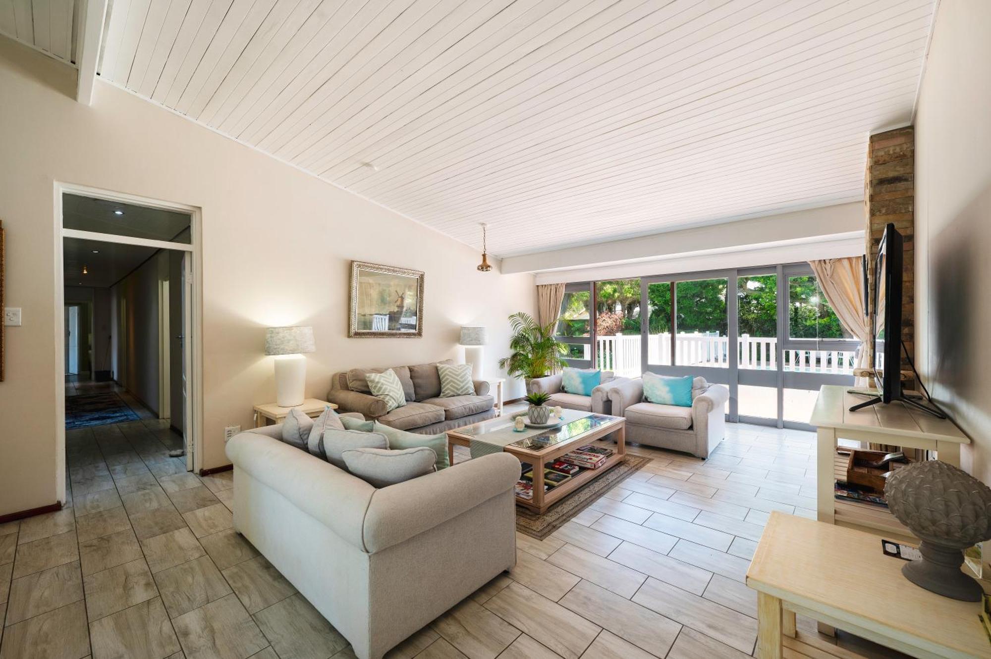 Admirals Lodge Guest House And Brightways Self Catering Apartments ポート・エリザベス エクステリア 写真