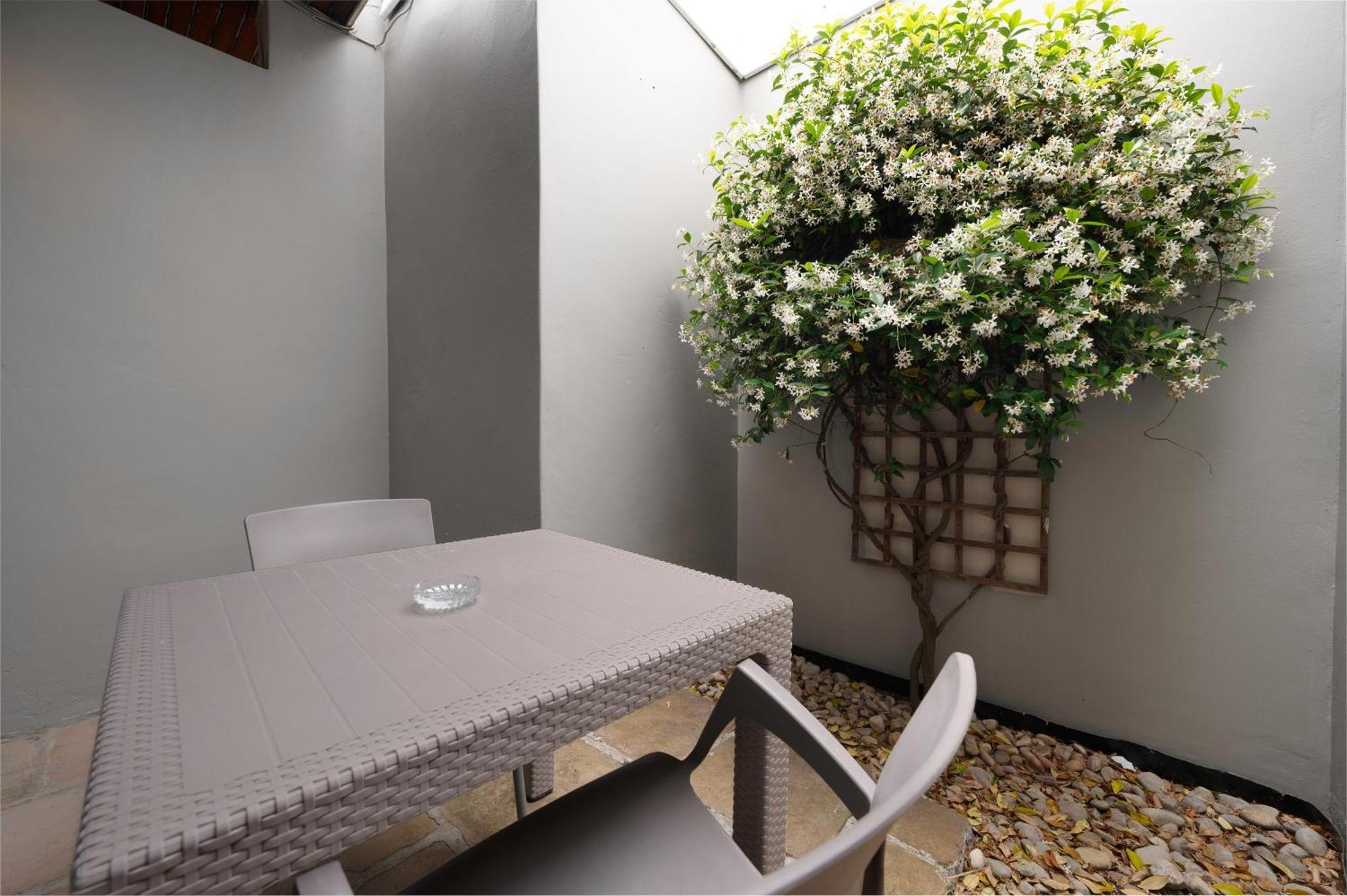 Admirals Lodge Guest House And Brightways Self Catering Apartments ポート・エリザベス エクステリア 写真