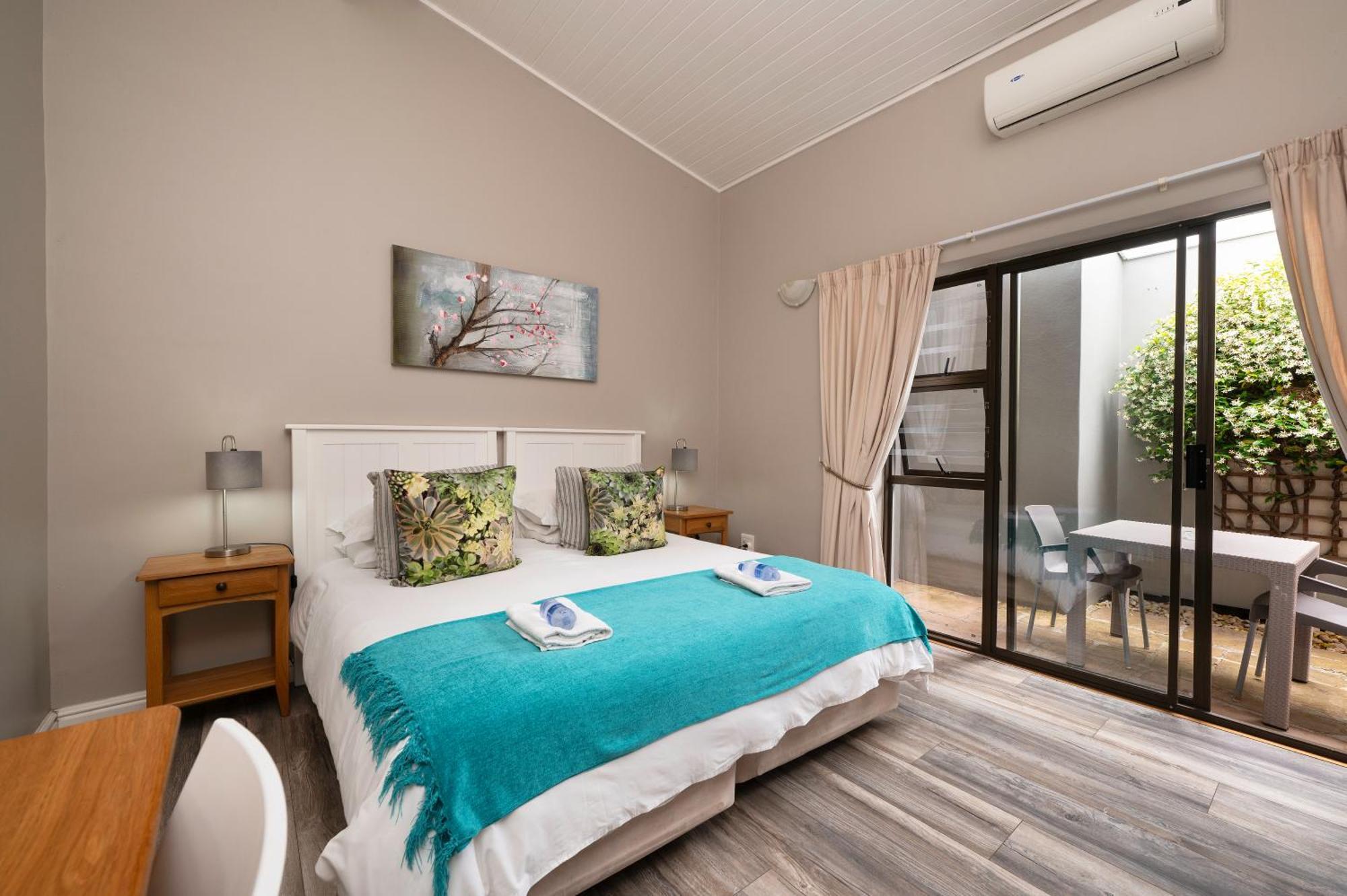 Admirals Lodge Guest House And Brightways Self Catering Apartments ポート・エリザベス エクステリア 写真