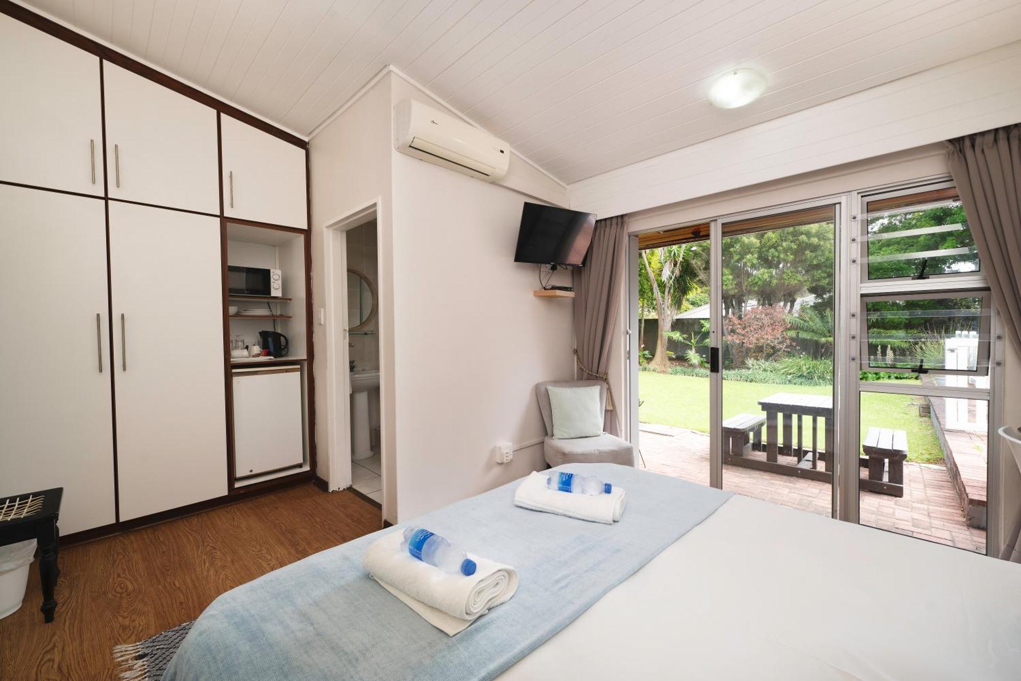 Admirals Lodge Guest House And Brightways Self Catering Apartments ポート・エリザベス エクステリア 写真