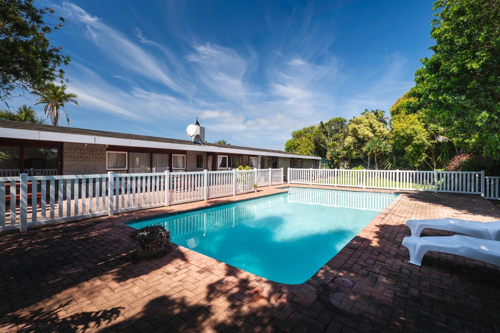 Admirals Lodge Guest House And Brightways Self Catering Apartments ポート・エリザベス エクステリア 写真