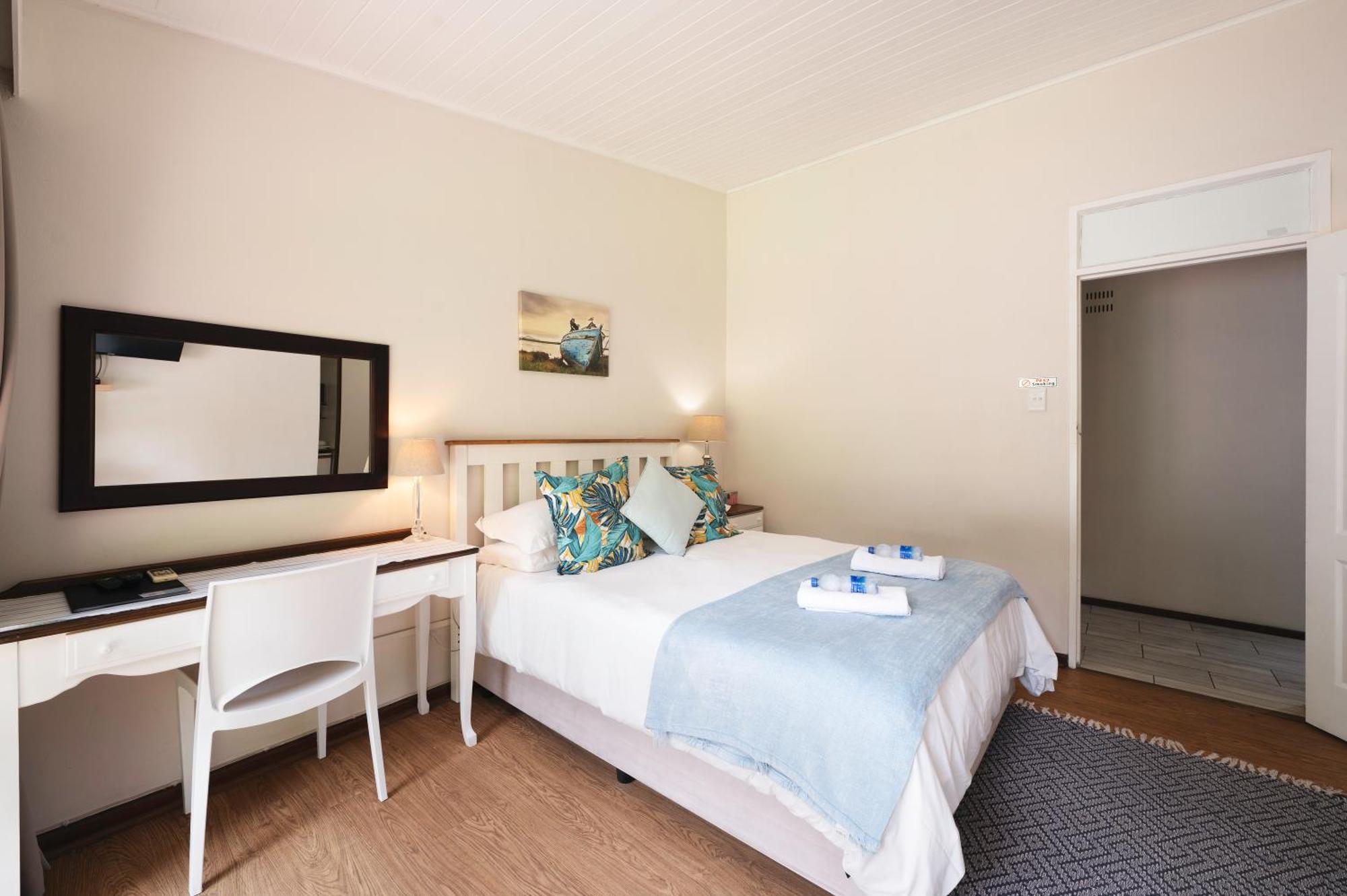 Admirals Lodge Guest House And Brightways Self Catering Apartments ポート・エリザベス エクステリア 写真