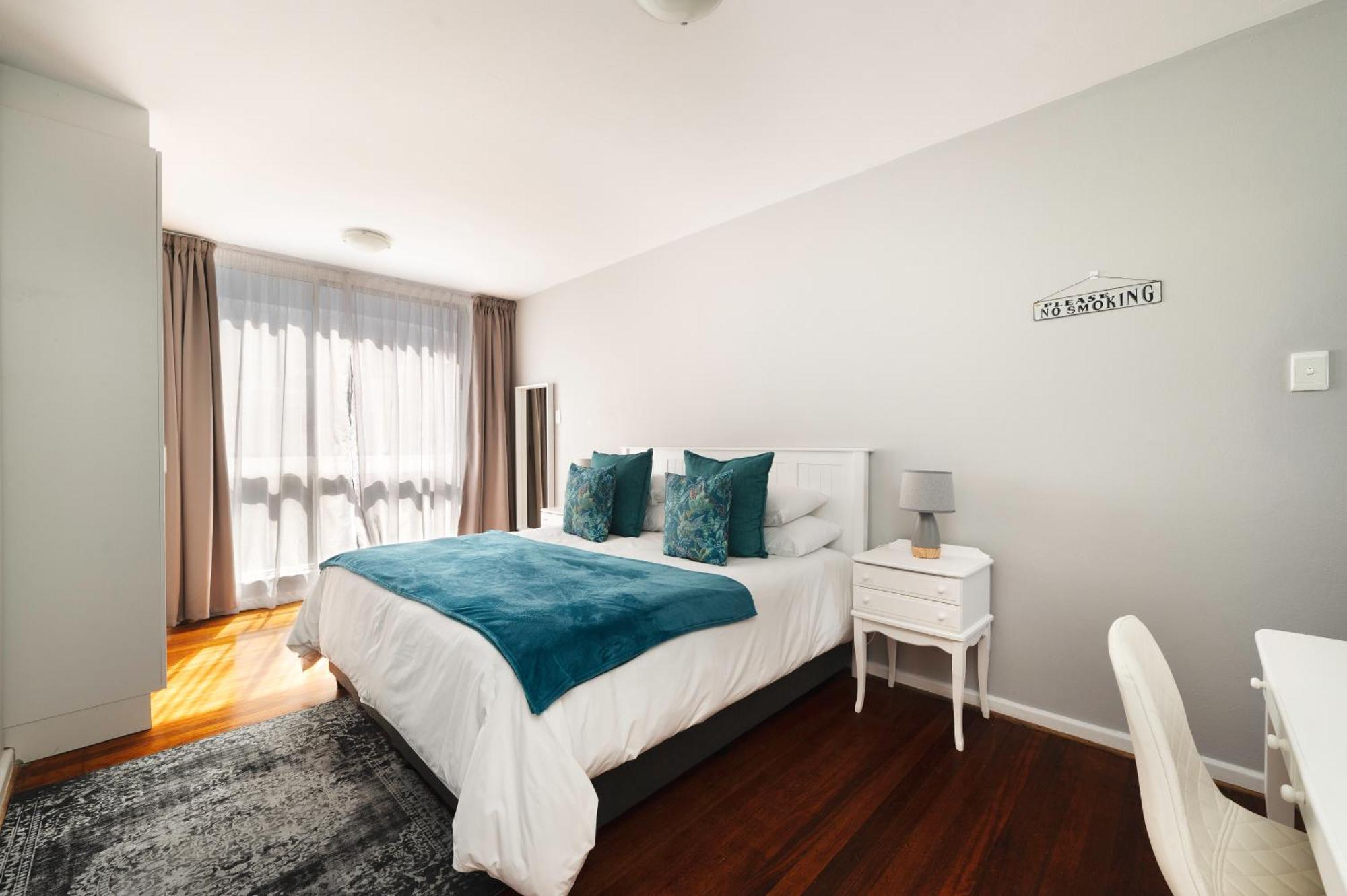 Admirals Lodge Guest House And Brightways Self Catering Apartments ポート・エリザベス エクステリア 写真
