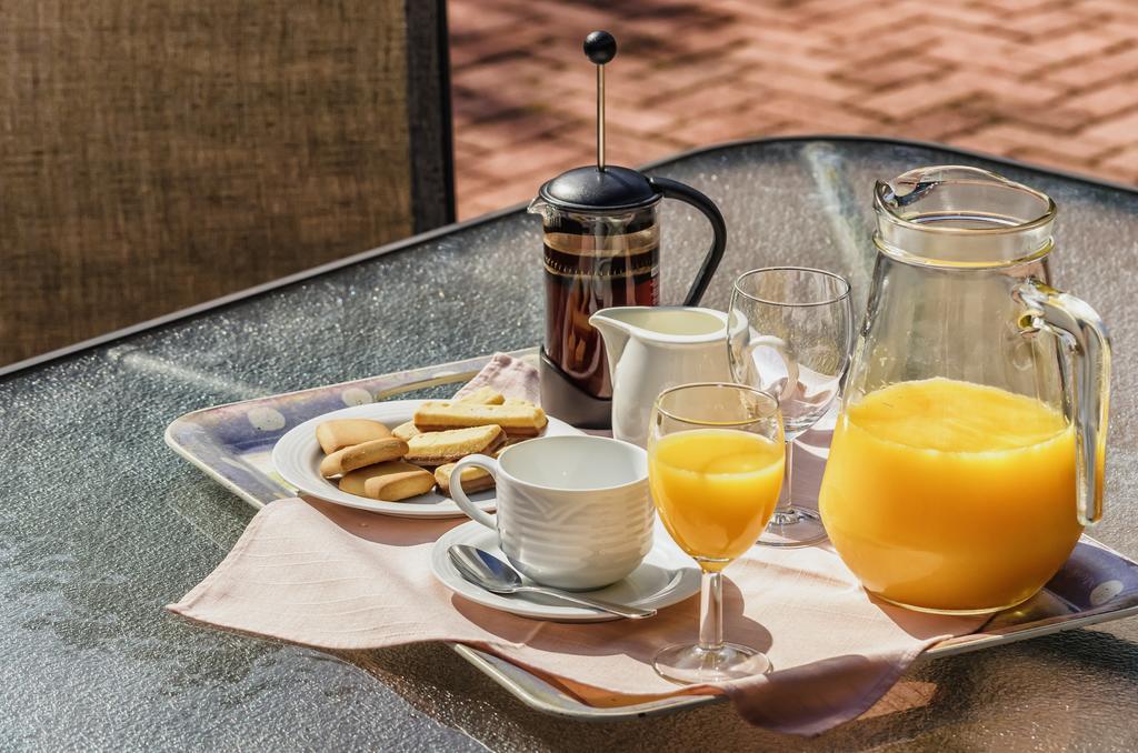 Admirals Lodge Guest House And Brightways Self Catering Apartments ポート・エリザベス エクステリア 写真
