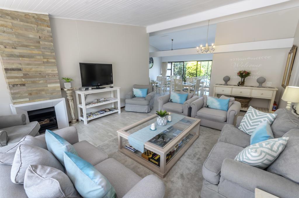 Admirals Lodge Guest House And Brightways Self Catering Apartments ポート・エリザベス エクステリア 写真