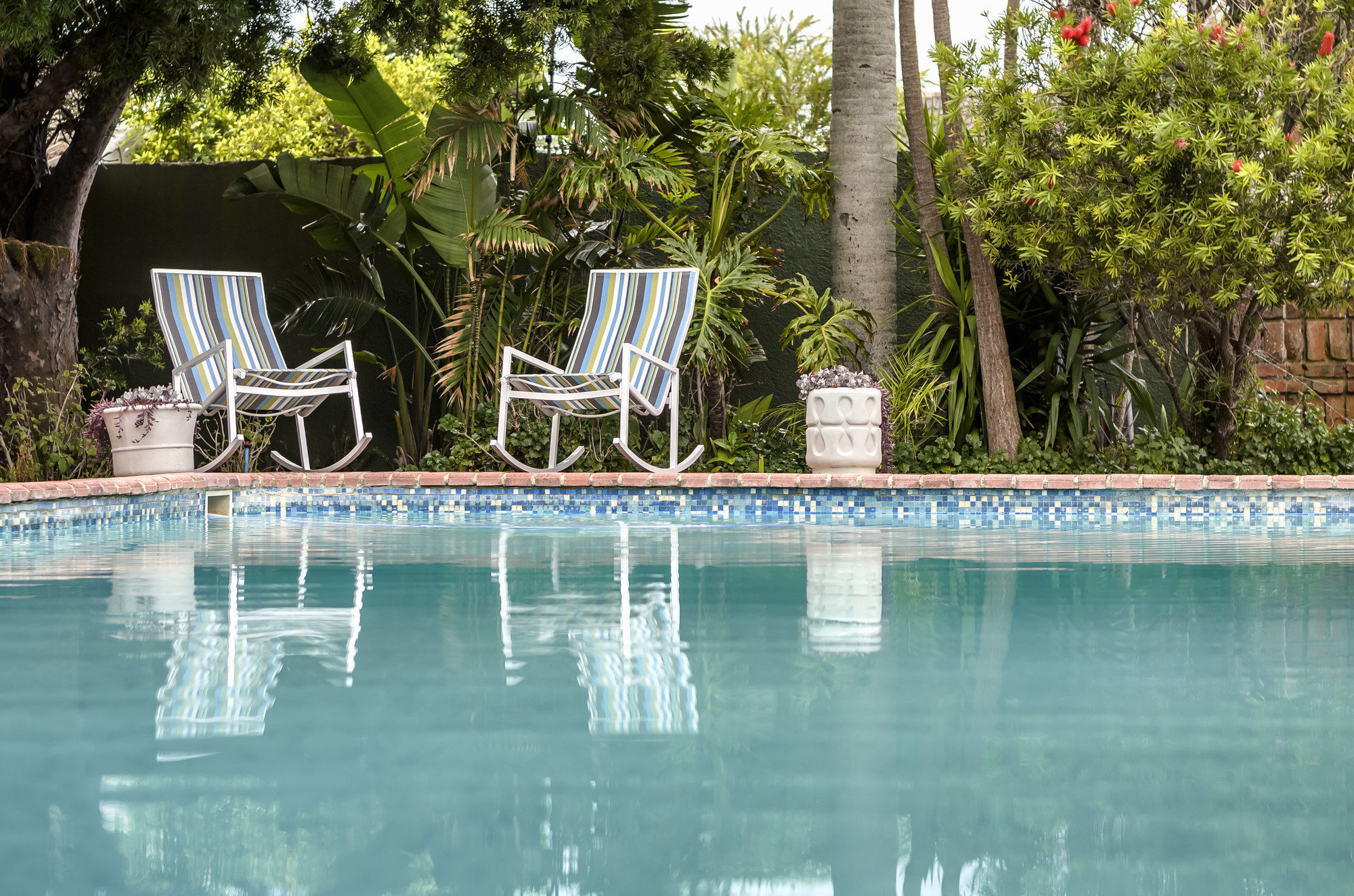Admirals Lodge Guest House And Brightways Self Catering Apartments ポート・エリザベス エクステリア 写真