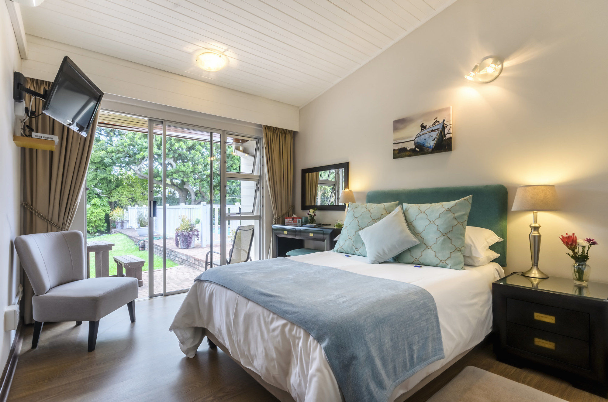 Admirals Lodge Guest House And Brightways Self Catering Apartments ポート・エリザベス エクステリア 写真