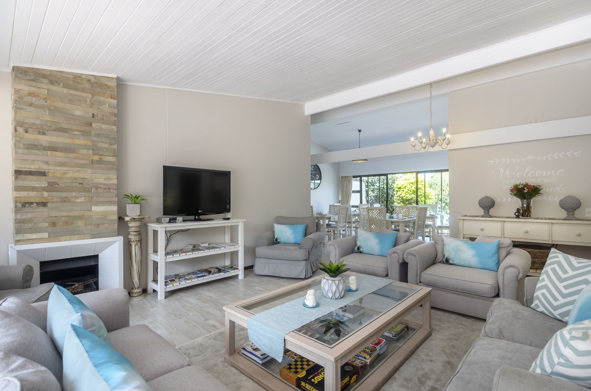 Admirals Lodge Guest House And Brightways Self Catering Apartments ポート・エリザベス エクステリア 写真