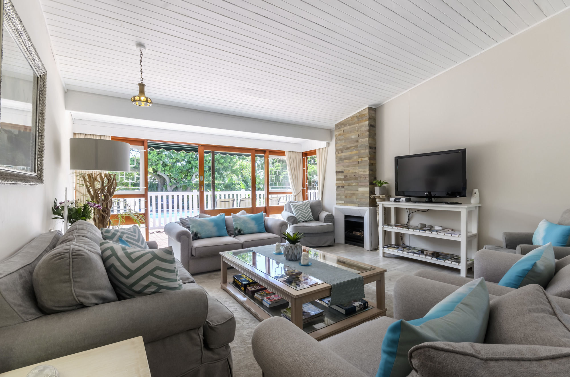 Admirals Lodge Guest House And Brightways Self Catering Apartments ポート・エリザベス エクステリア 写真