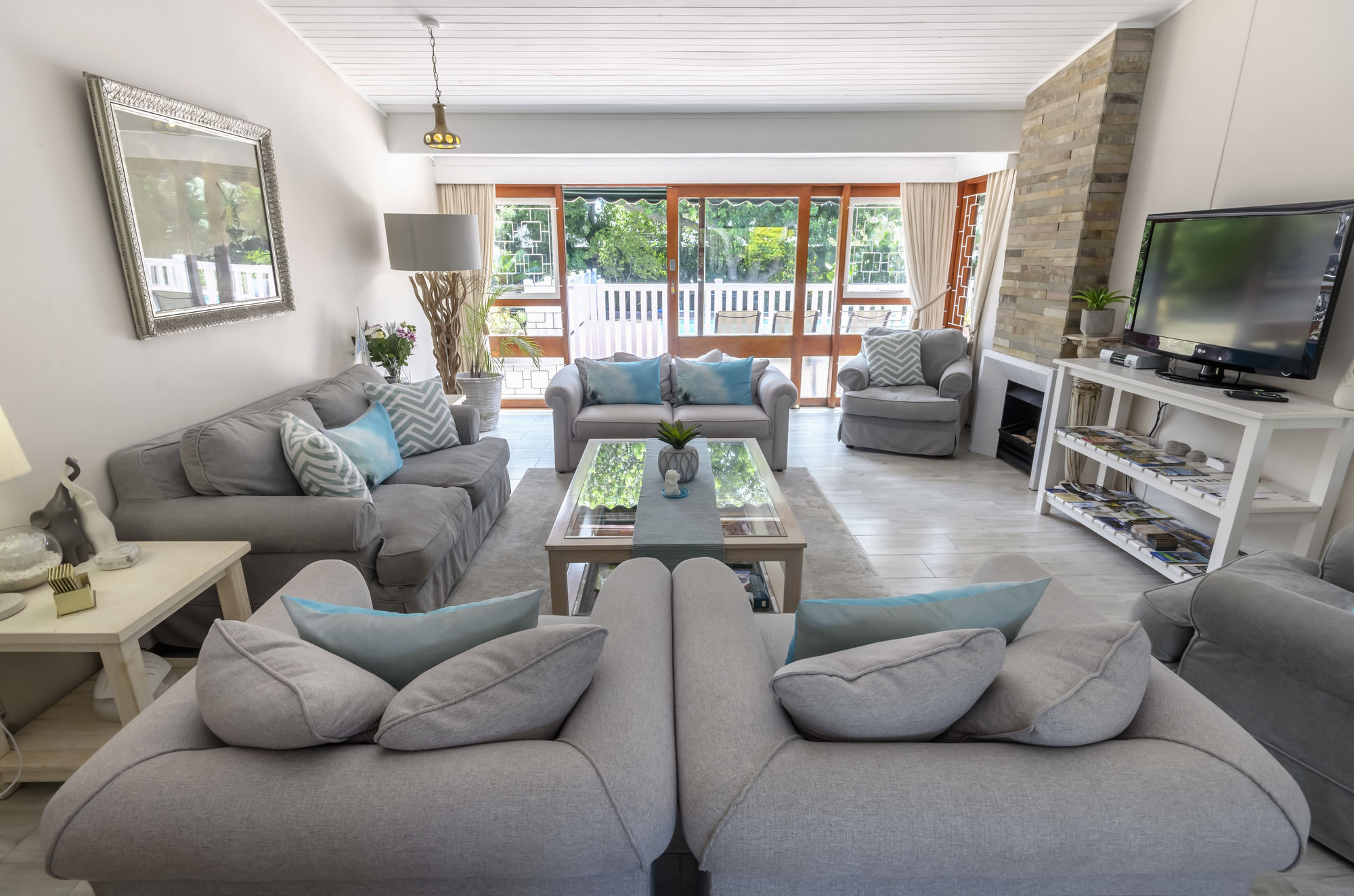 Admirals Lodge Guest House And Brightways Self Catering Apartments ポート・エリザベス エクステリア 写真